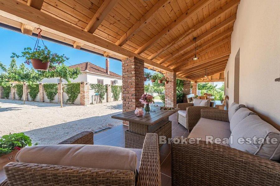 Steinhus med svømmebasseng nær Zadar