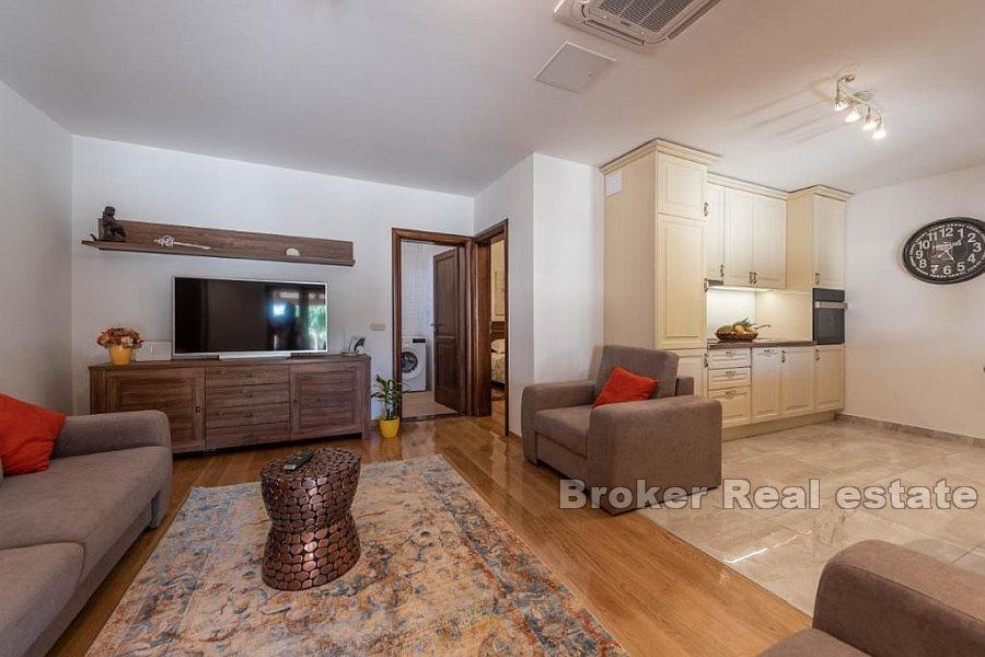 Steinhus med svømmebasseng nær Zadar