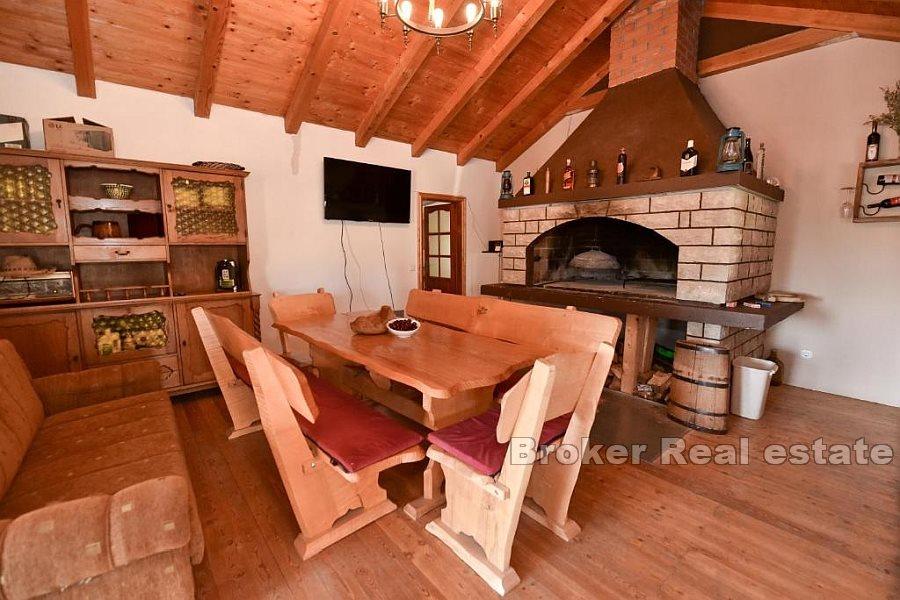 Steinhus med svømmebasseng nær Zadar