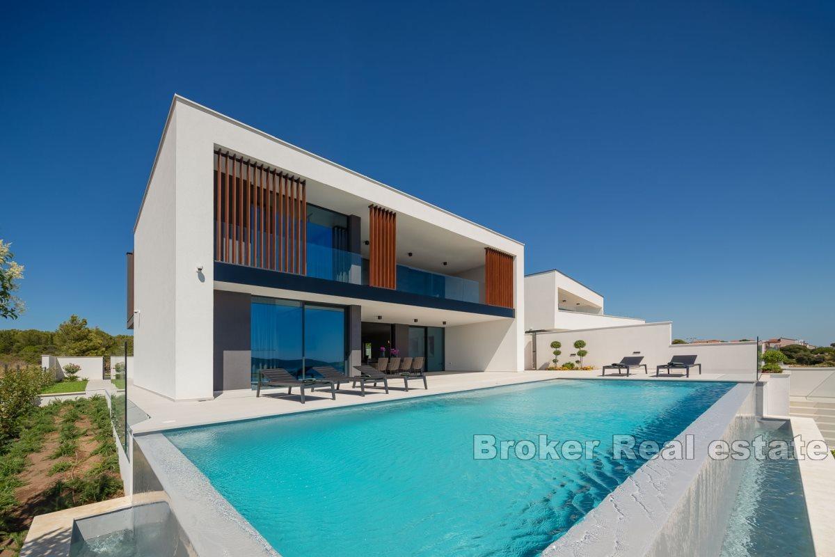 Villa di lusso con piscina e vista mare
