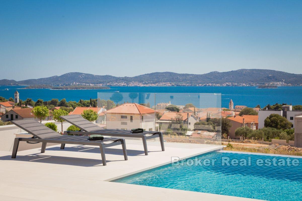 Villa di lusso con piscina e vista mare