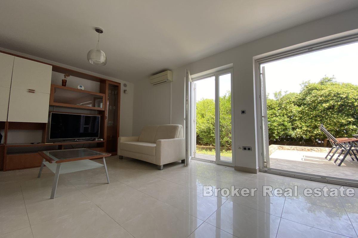 Una bella casa in una posizione attraente, prima fila sul mare