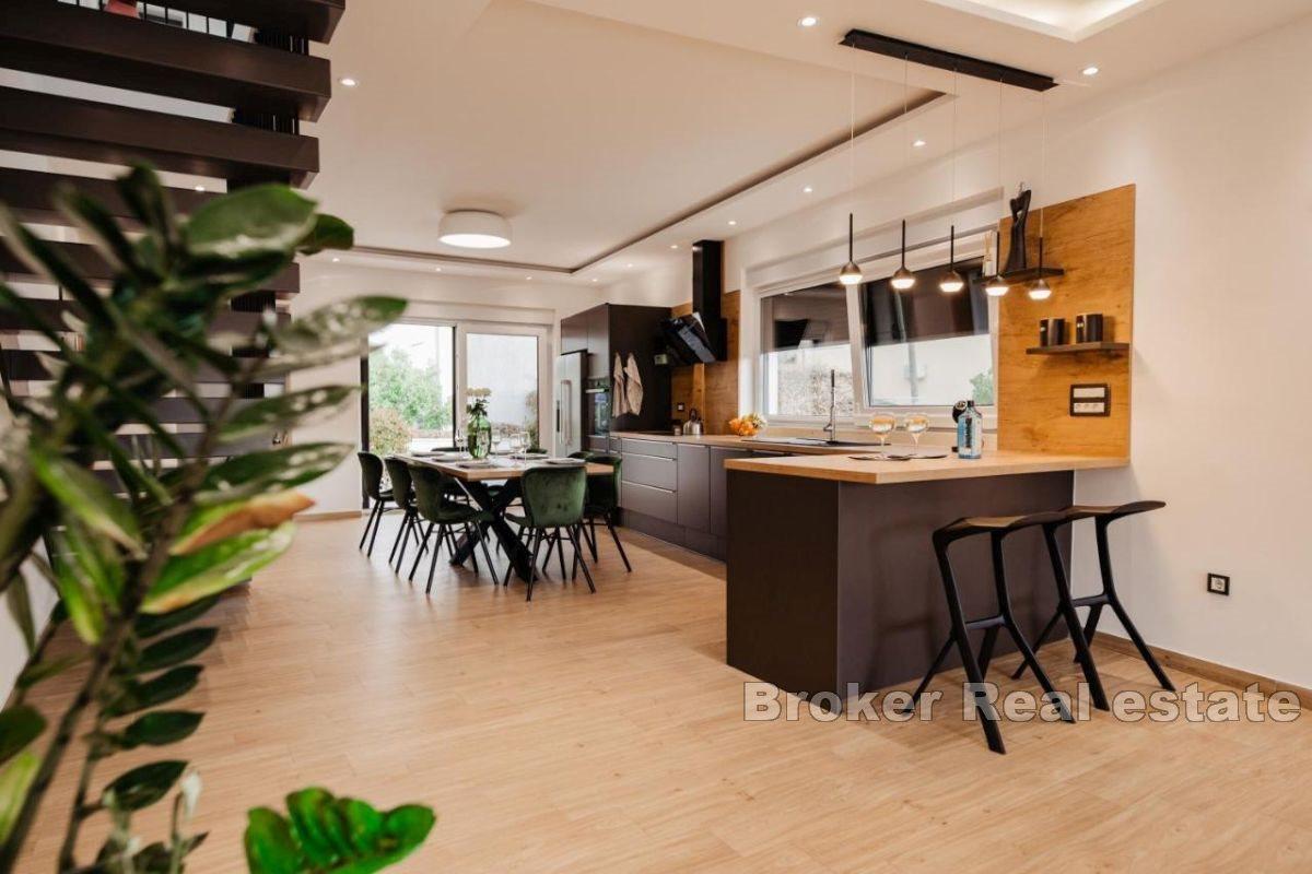 Villa with heated pool in a quiet location