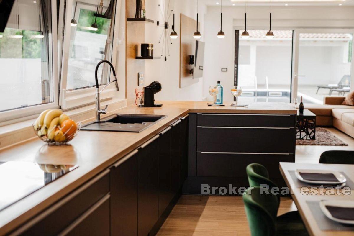 Villa with heated pool in a quiet location