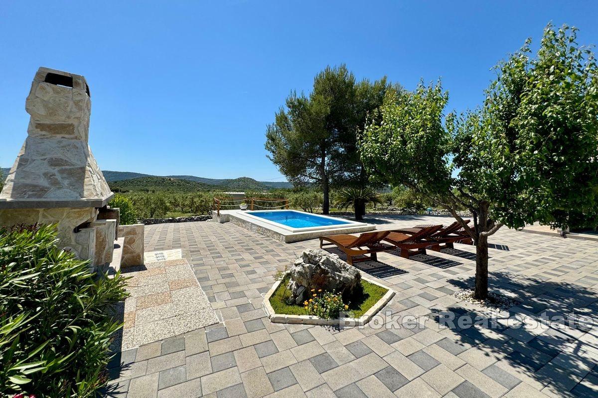 Secluded house with swimming pool