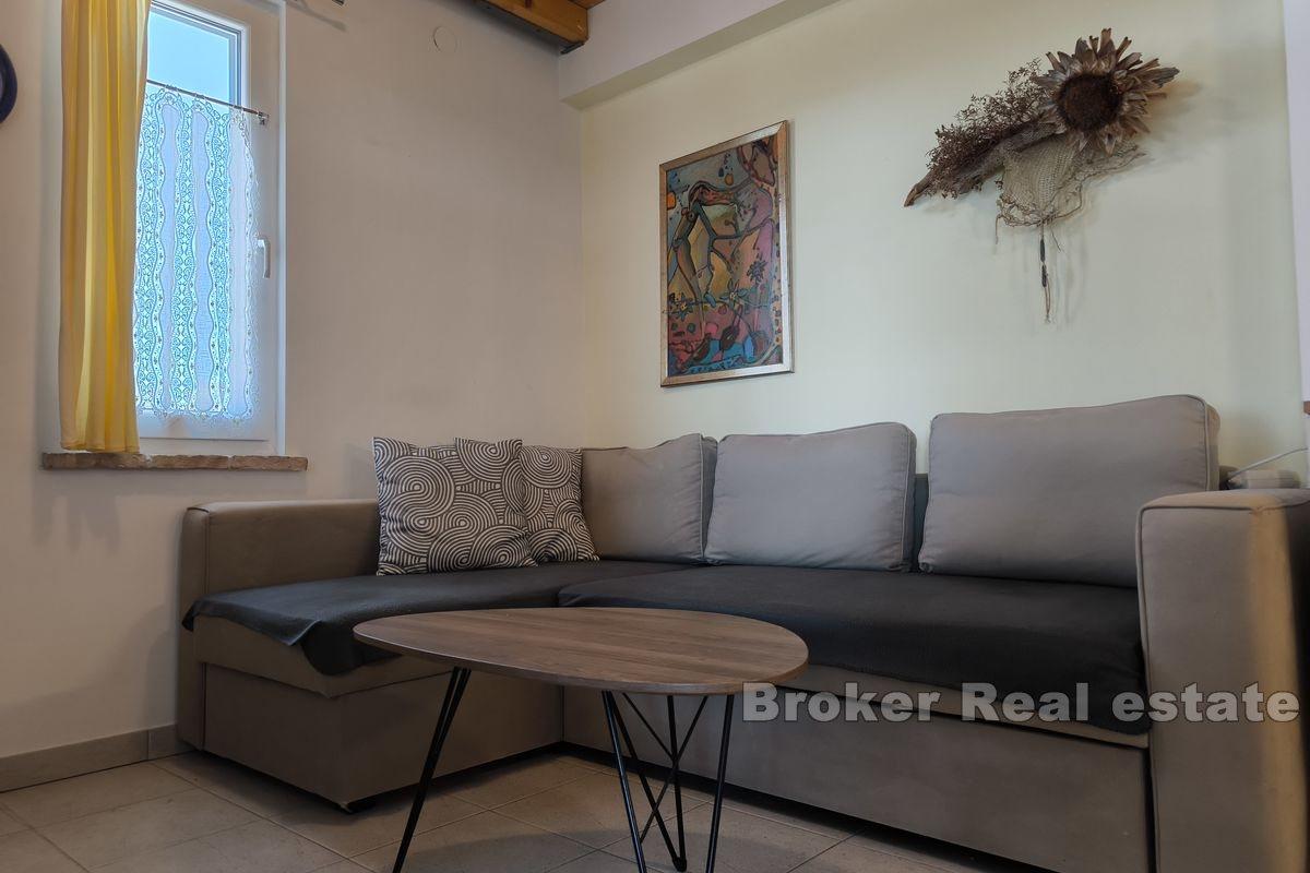 Tilbaketrukket hus med svømmebasseng