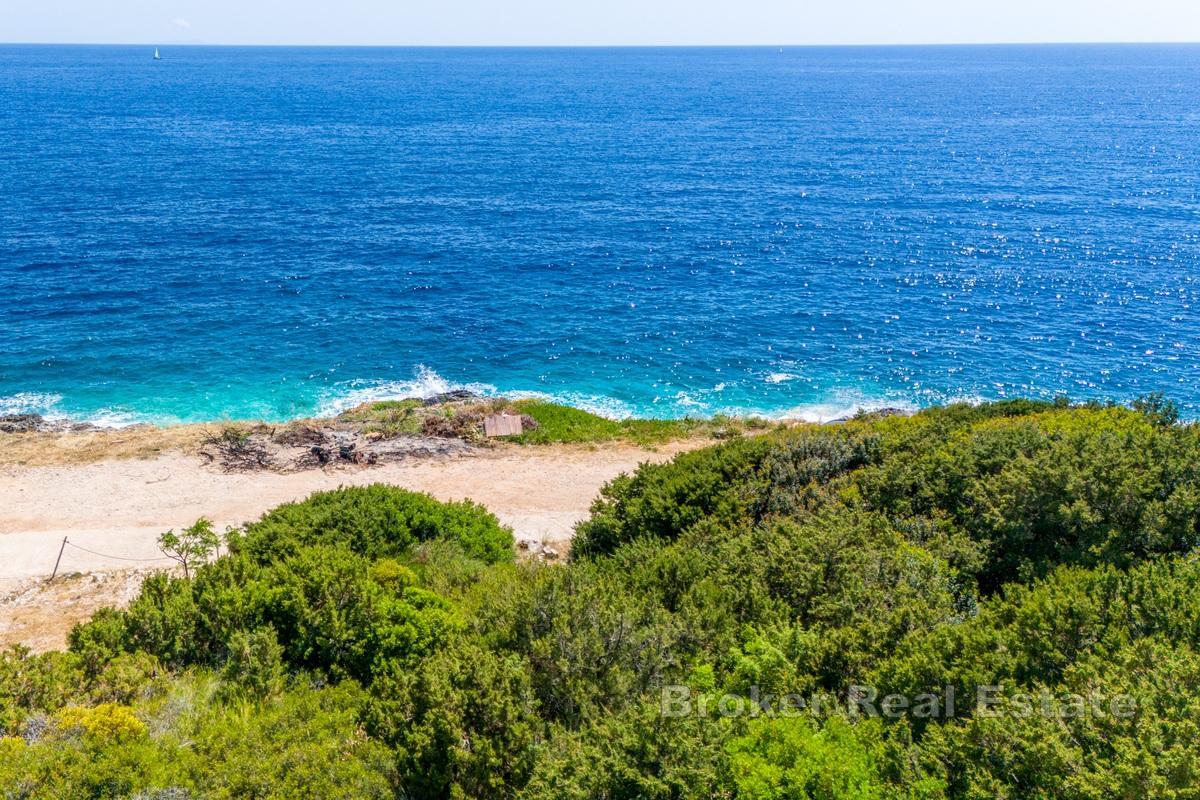 Terrain à bâtir attrayant, première rangée de la mer