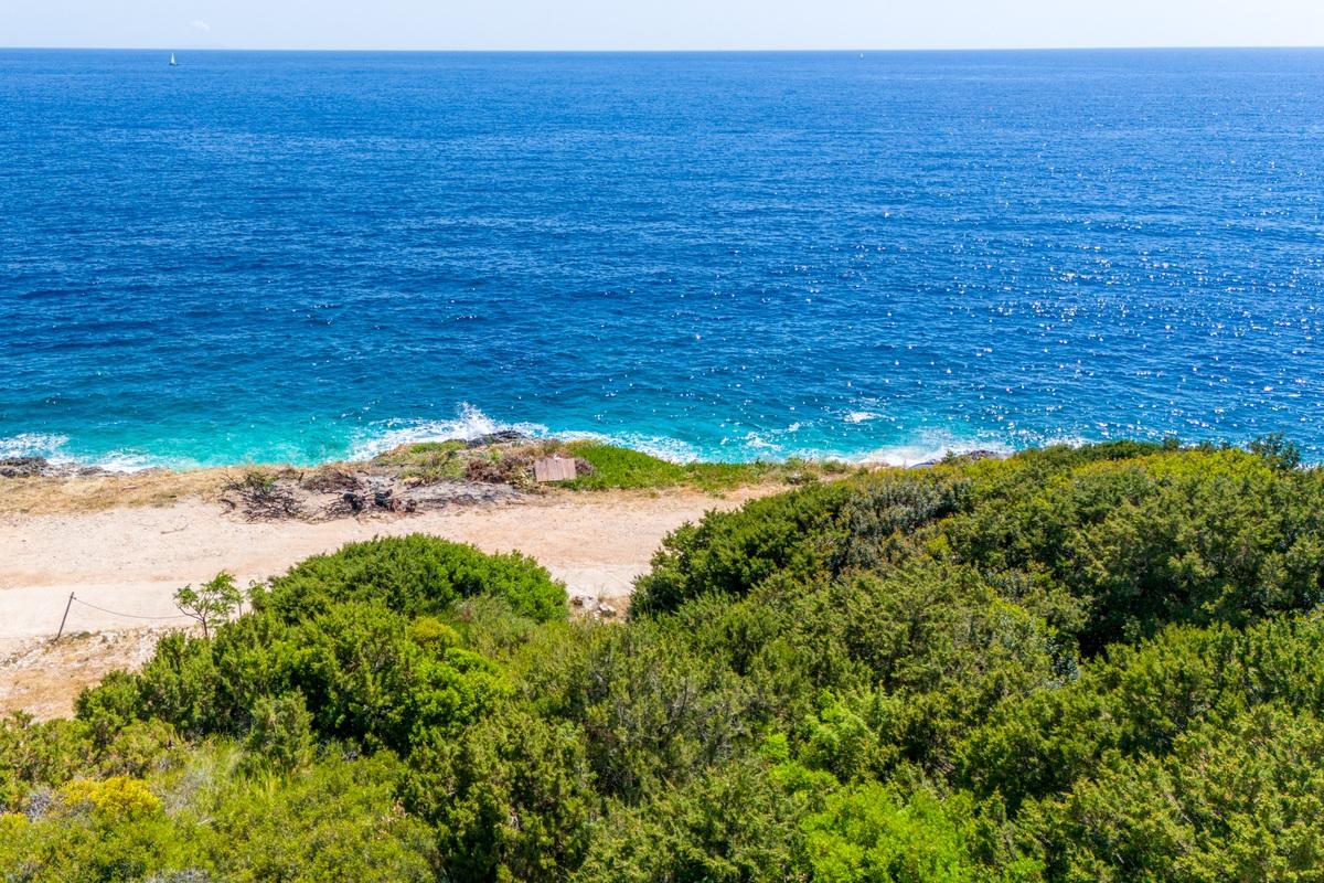 001-2044-07-island-hvar-attractive-building-plot-first-row-to-the-sea