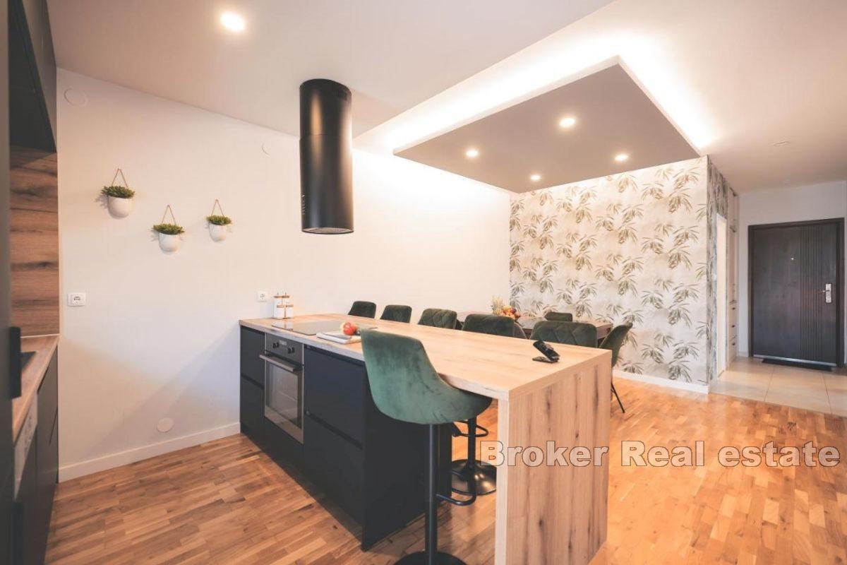 A villa with a beautiful garden and swimming pool near the center