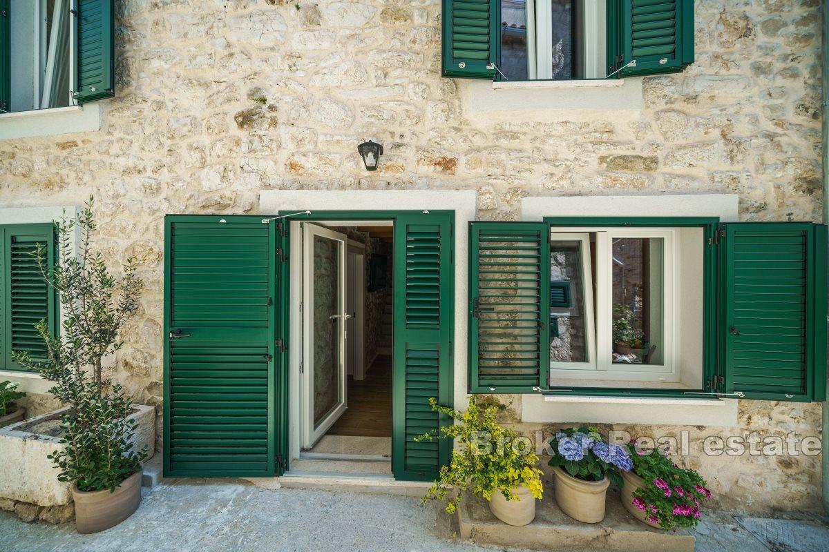 Beautiful Stone House with Rooftop Terrace and Jacuzzi