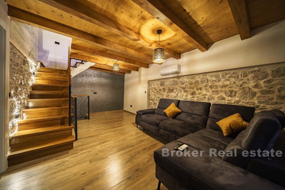 Belle Maison en Pierre avec Toit Terrasse et Jacuzzi