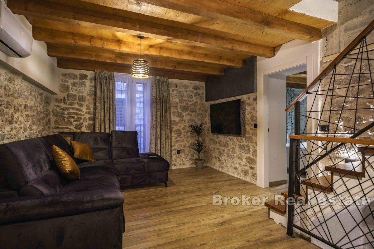 Belle Maison en Pierre avec Toit Terrasse et Jacuzzi