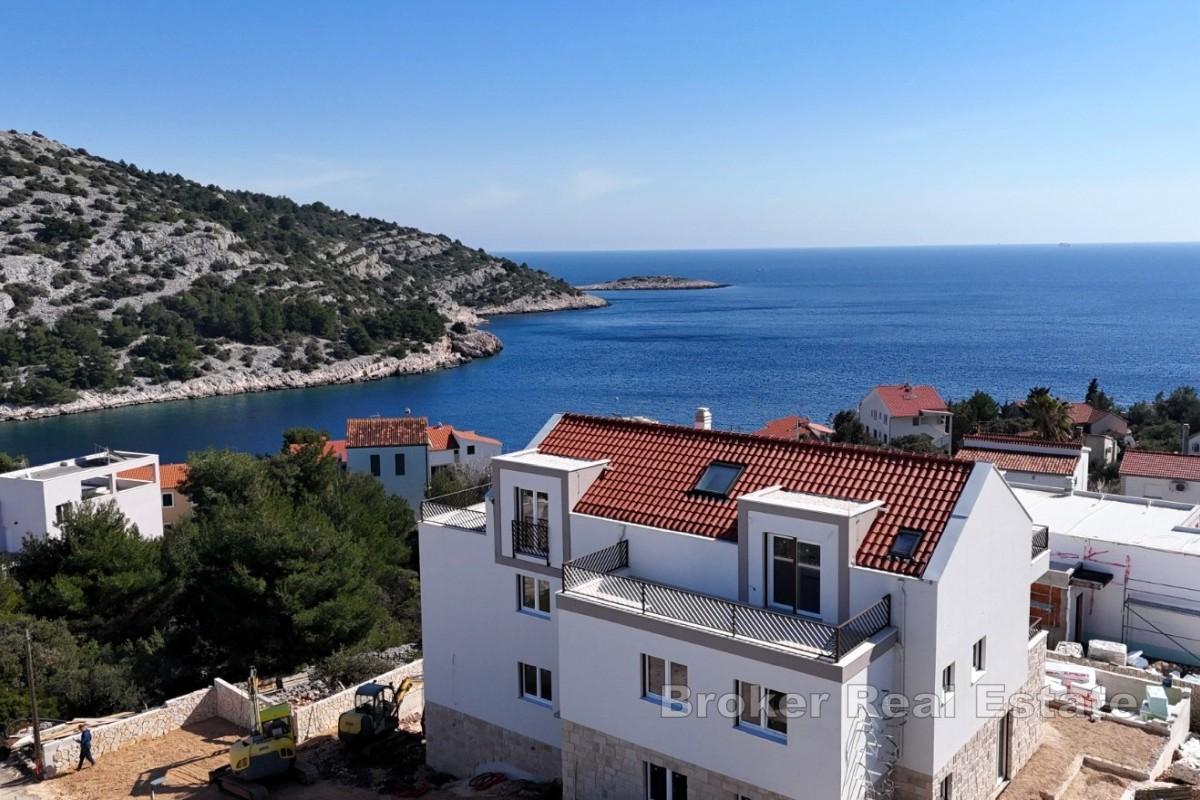 Appartement avec piscine et vue dégagée mer