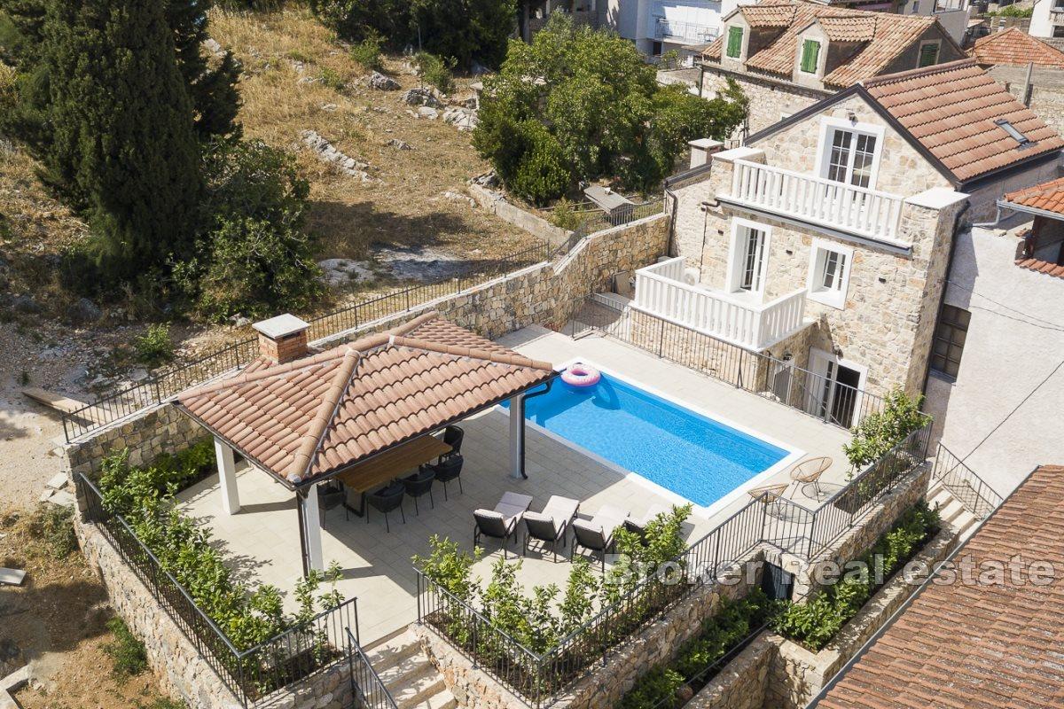 Renovated house in the center with a swimming pool and sea view