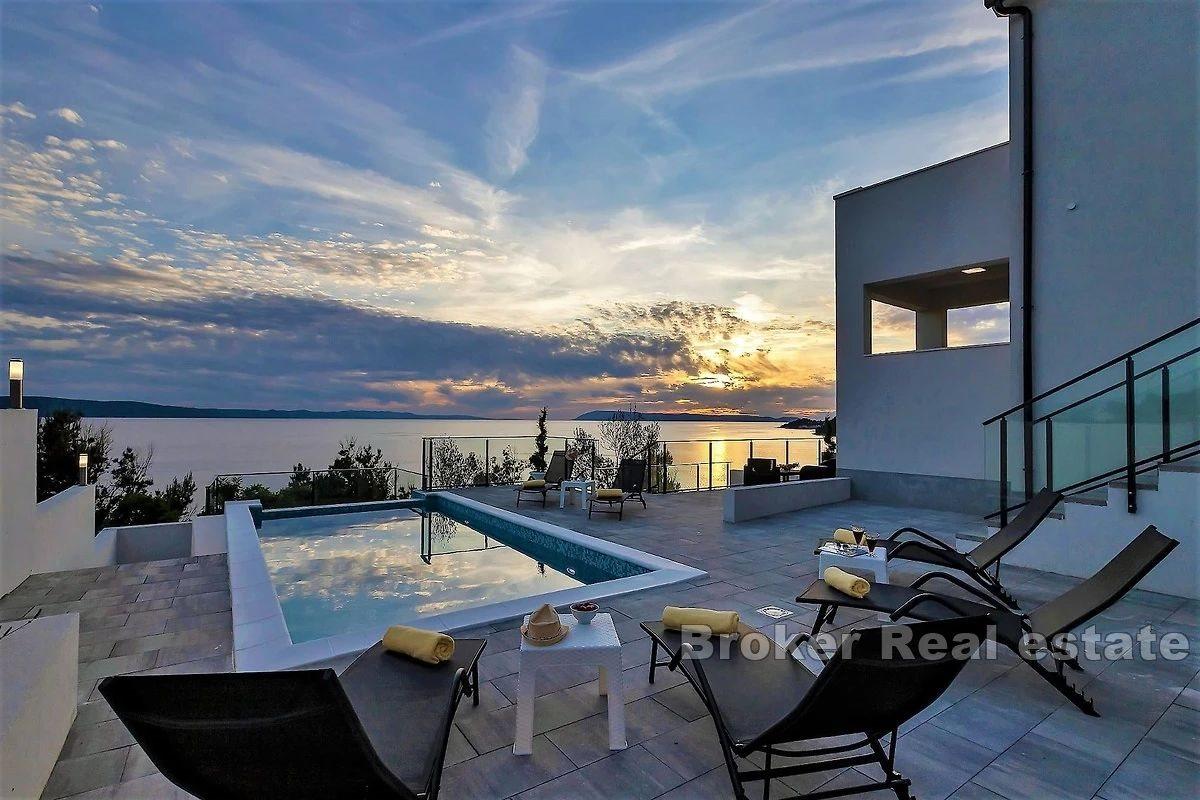 Vila s bazenom i pogledom na more