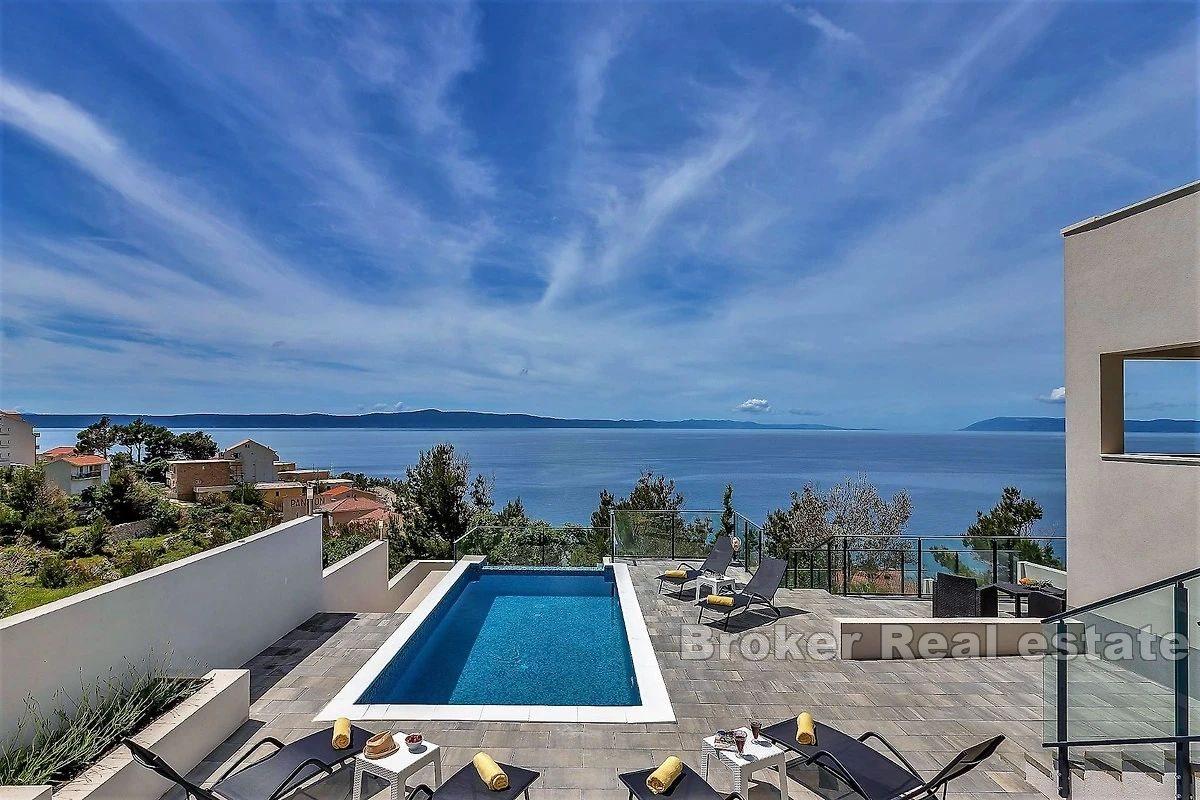 Villa mit Pool und Meerblick