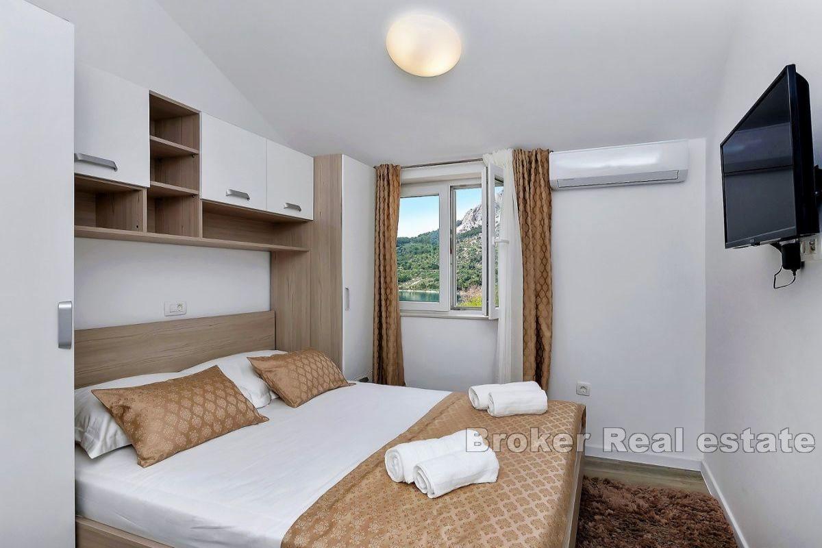 Villa mit Pool und Meerblick