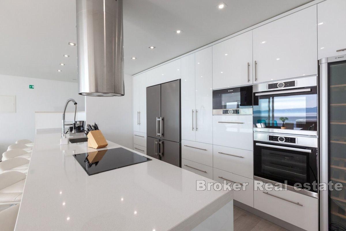 Attractive villa with roof pool, first row to the sea