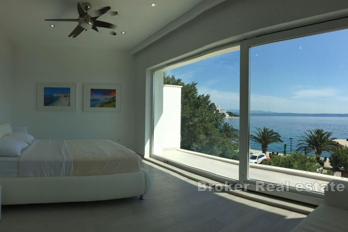 Attractive villa with roof pool, first row to the sea
