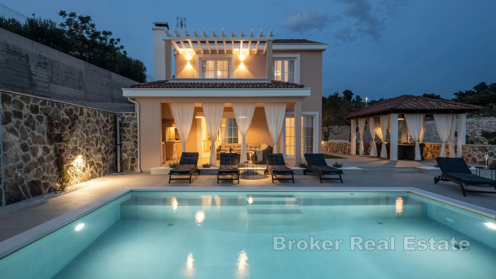 Neu gebaute Villa mit offenem Meerblick