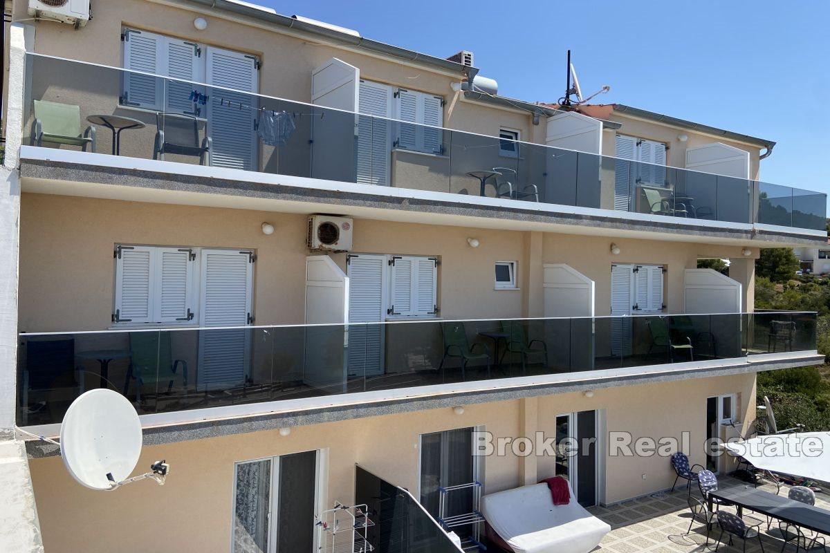 Installation touristique et hôtelière, première ligne de la mer