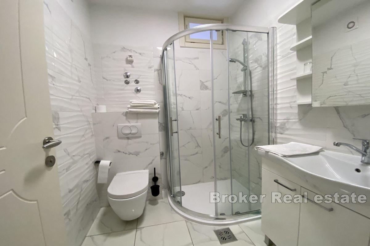 Installation touristique et hôtelière, première ligne de la mer