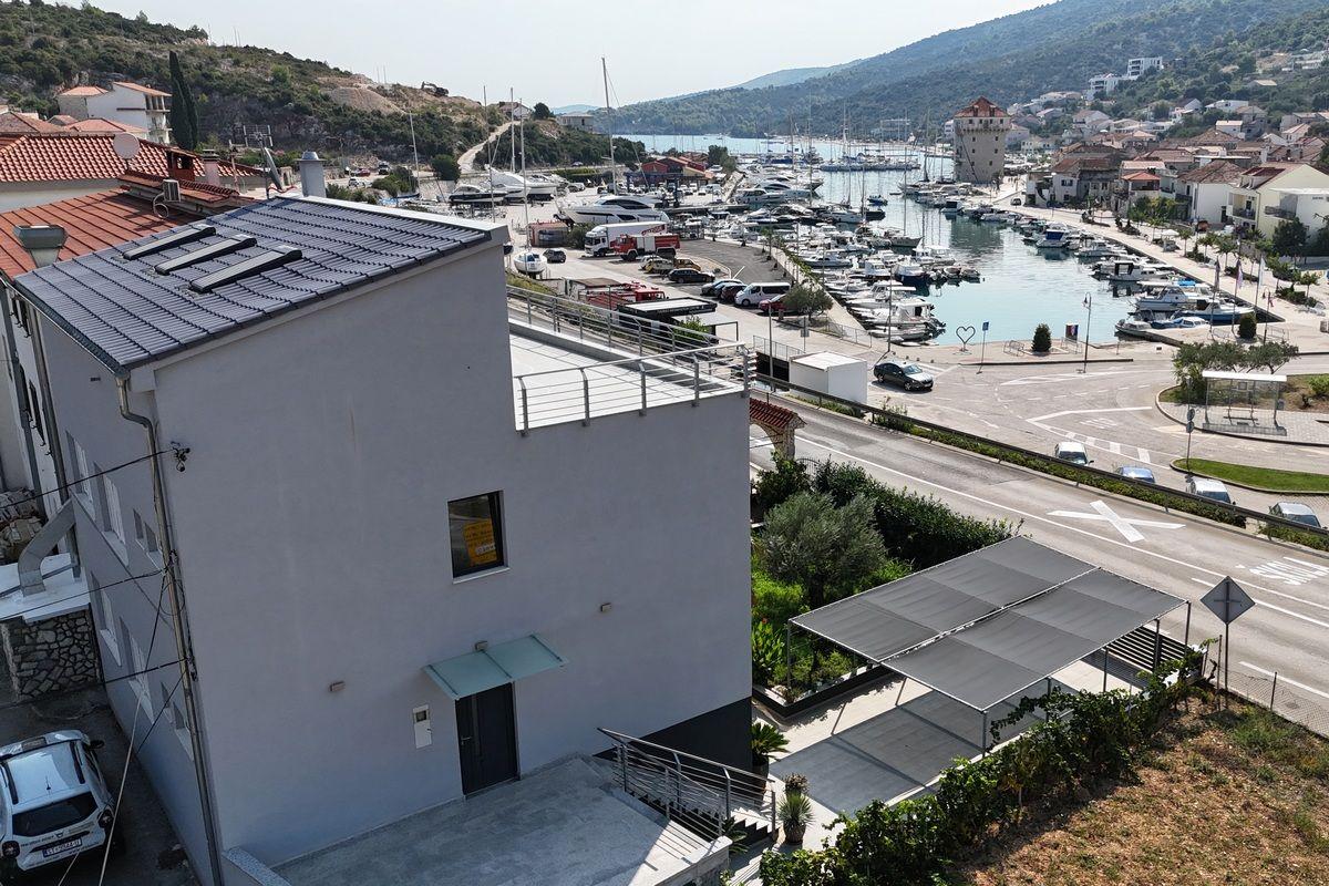 01-2044-28-Marina-house-in-the-first-row-to-the-sea-for-sale