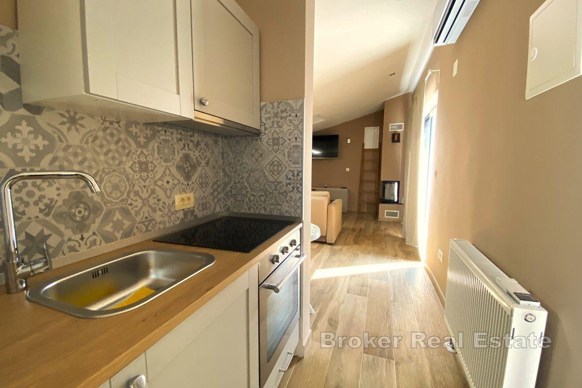 Exkluzivní prodej samostatně stojícího domu, první řada k moři