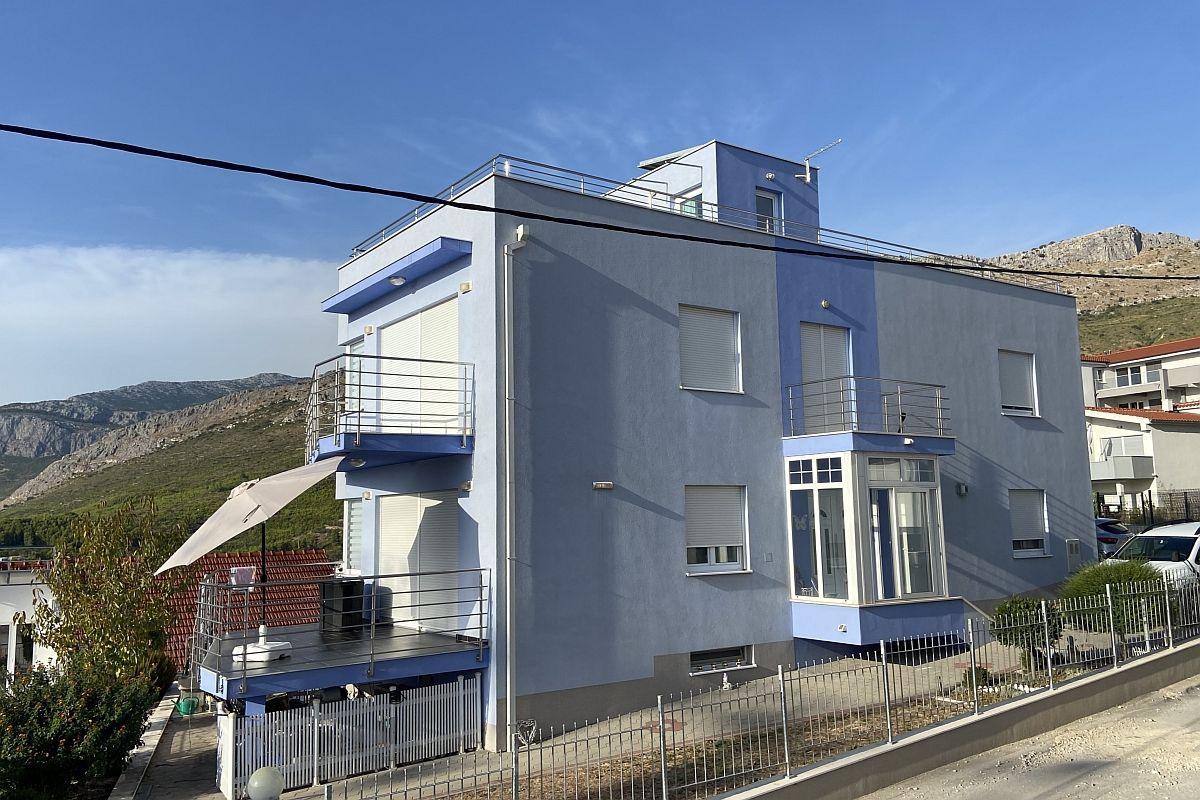 01-2044-29-Split-area-Three-story-house-with-a-sea-view-for-sale