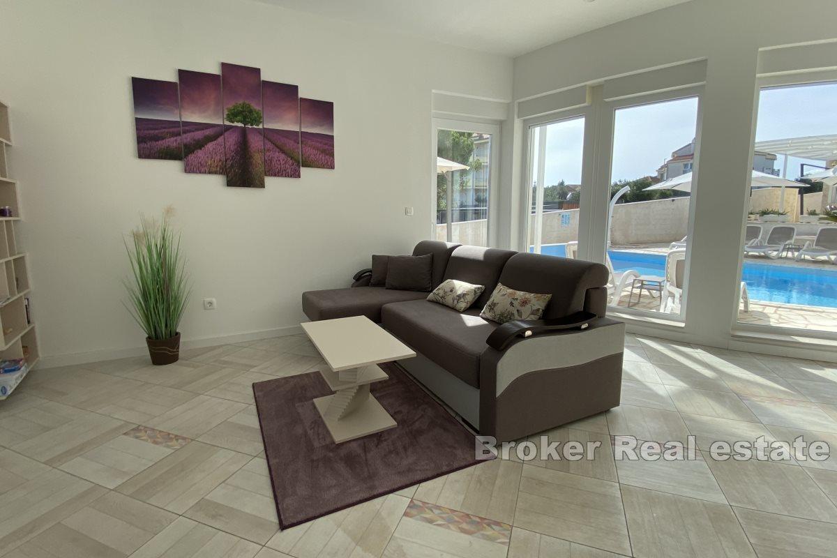 Modern villa med pool