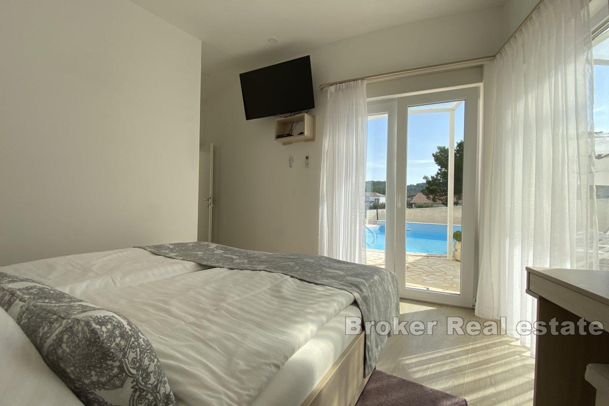 Modern villa med pool