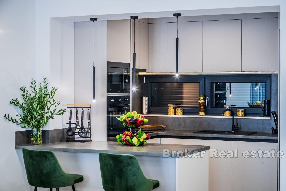 Modern villa med pool och fantastisk havsutsikt