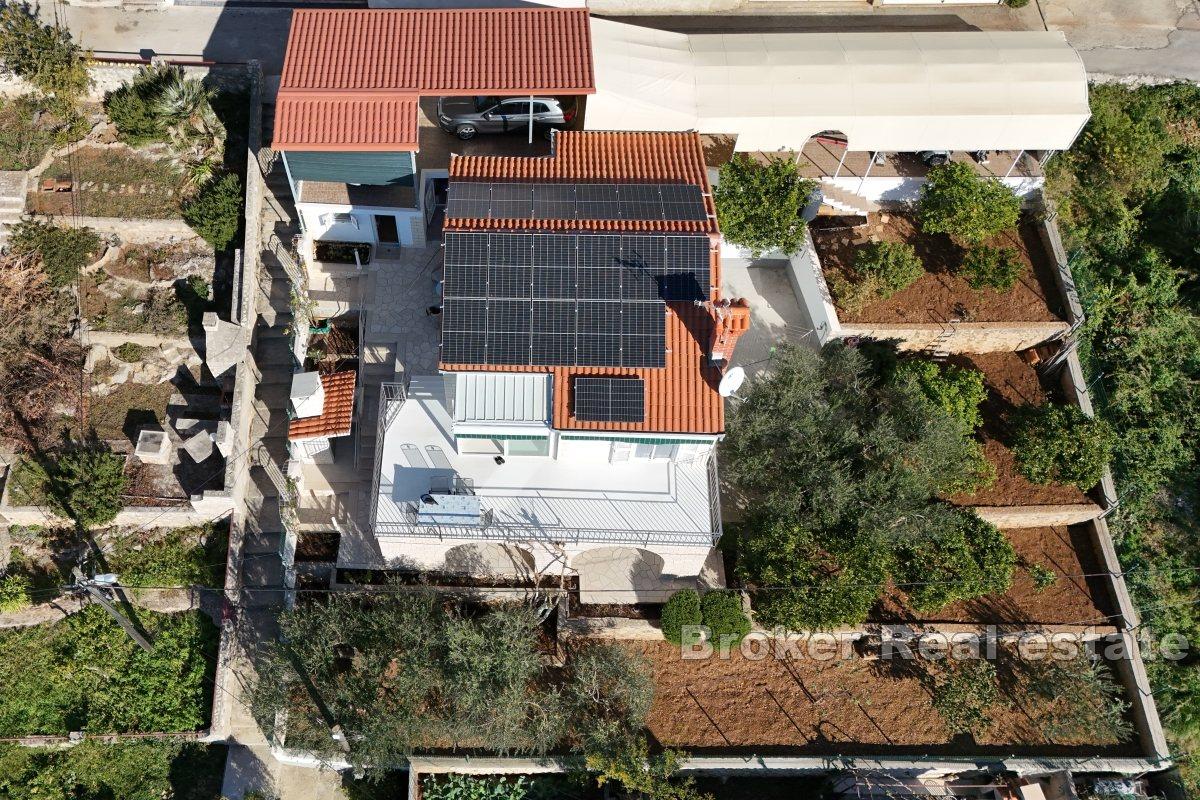 001-2044-36-Ciovo-House-in-the-second-row-to-the-sea-for-sale