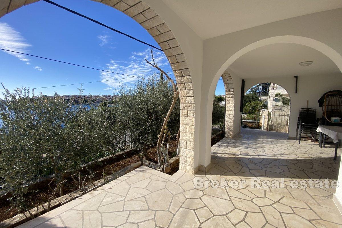 Detached house in the second row from the sea