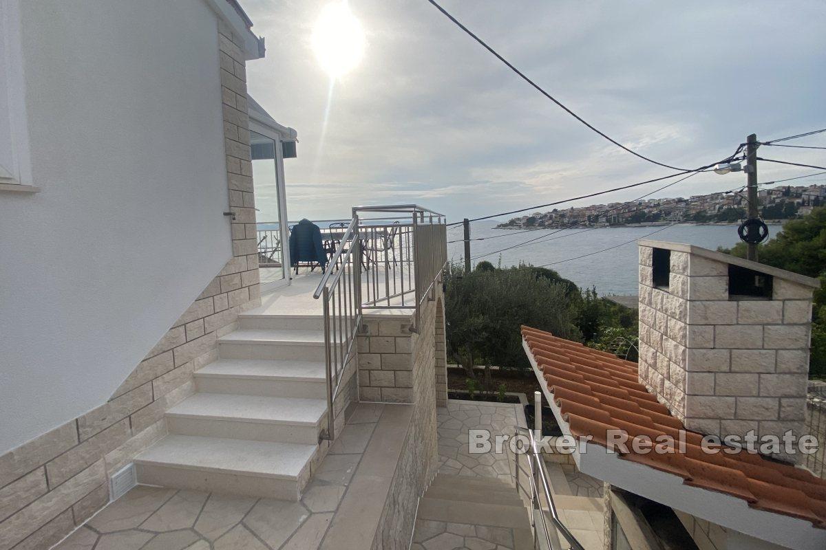 Detached house in the second row from the sea