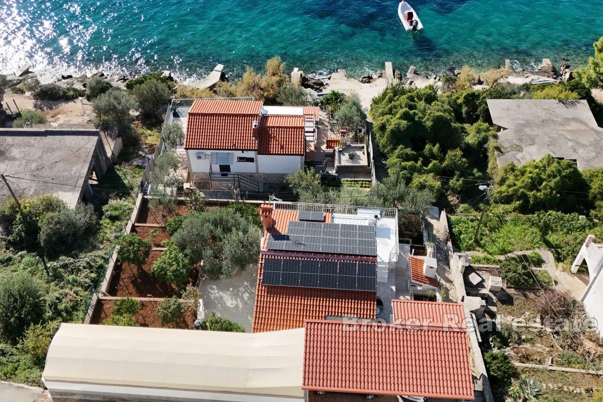 Detached house in the second row from the sea