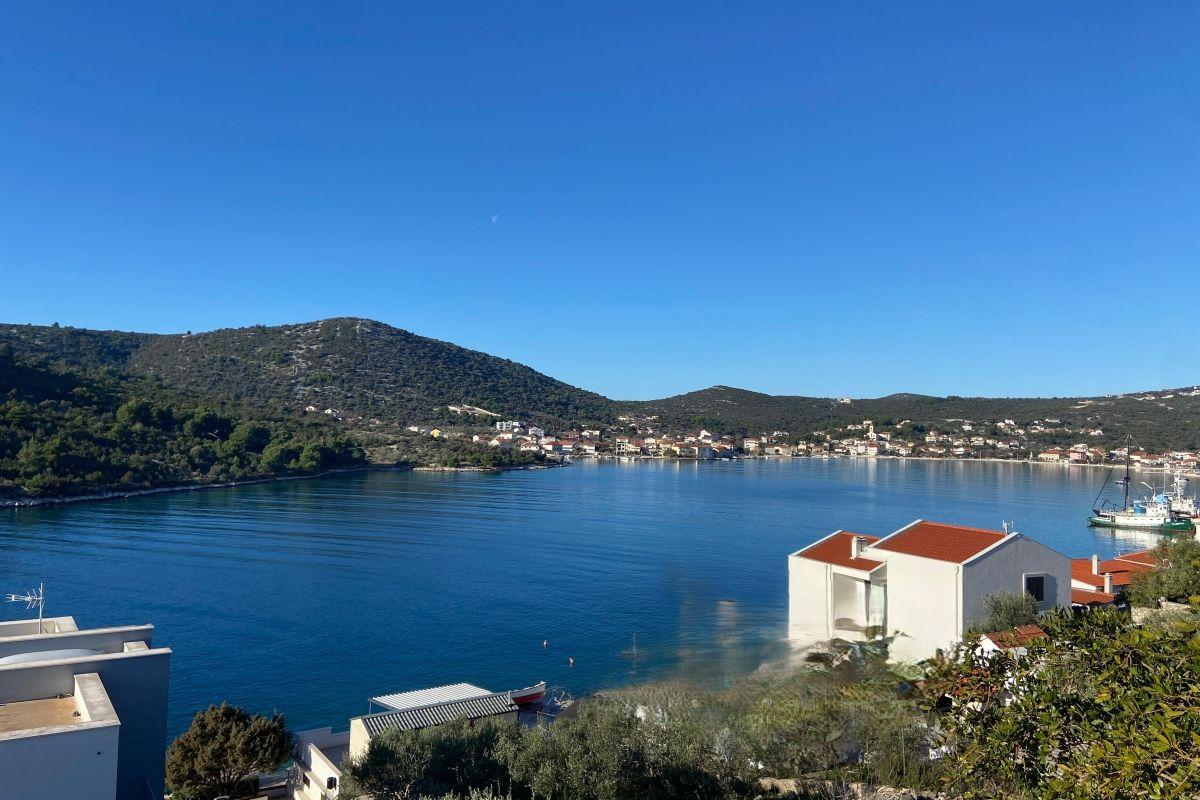 001-2044-38-Trogir-Detached-single-storey-house-with-an-open-sea-view-sale