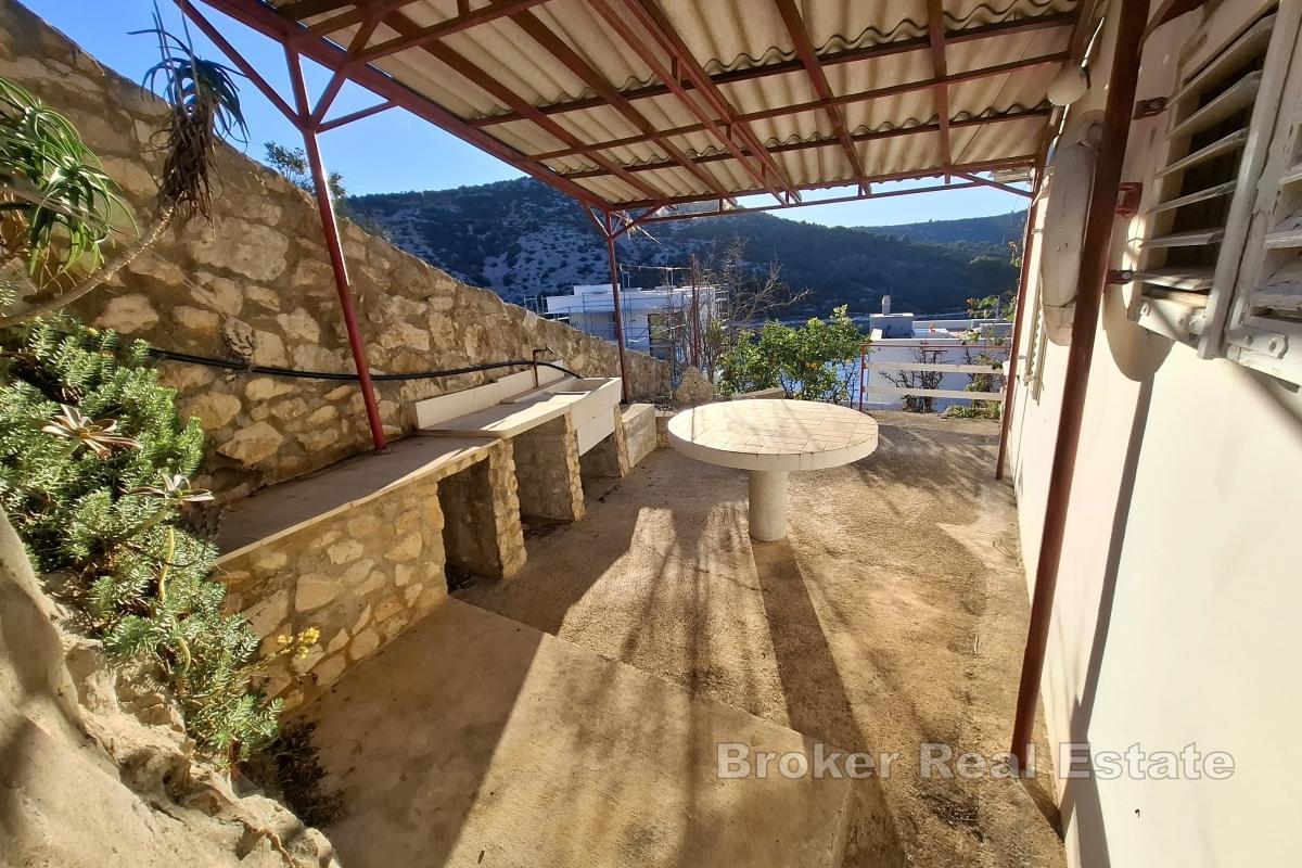 Freistehendes einstöckiges Haus mit offenem Meerblick