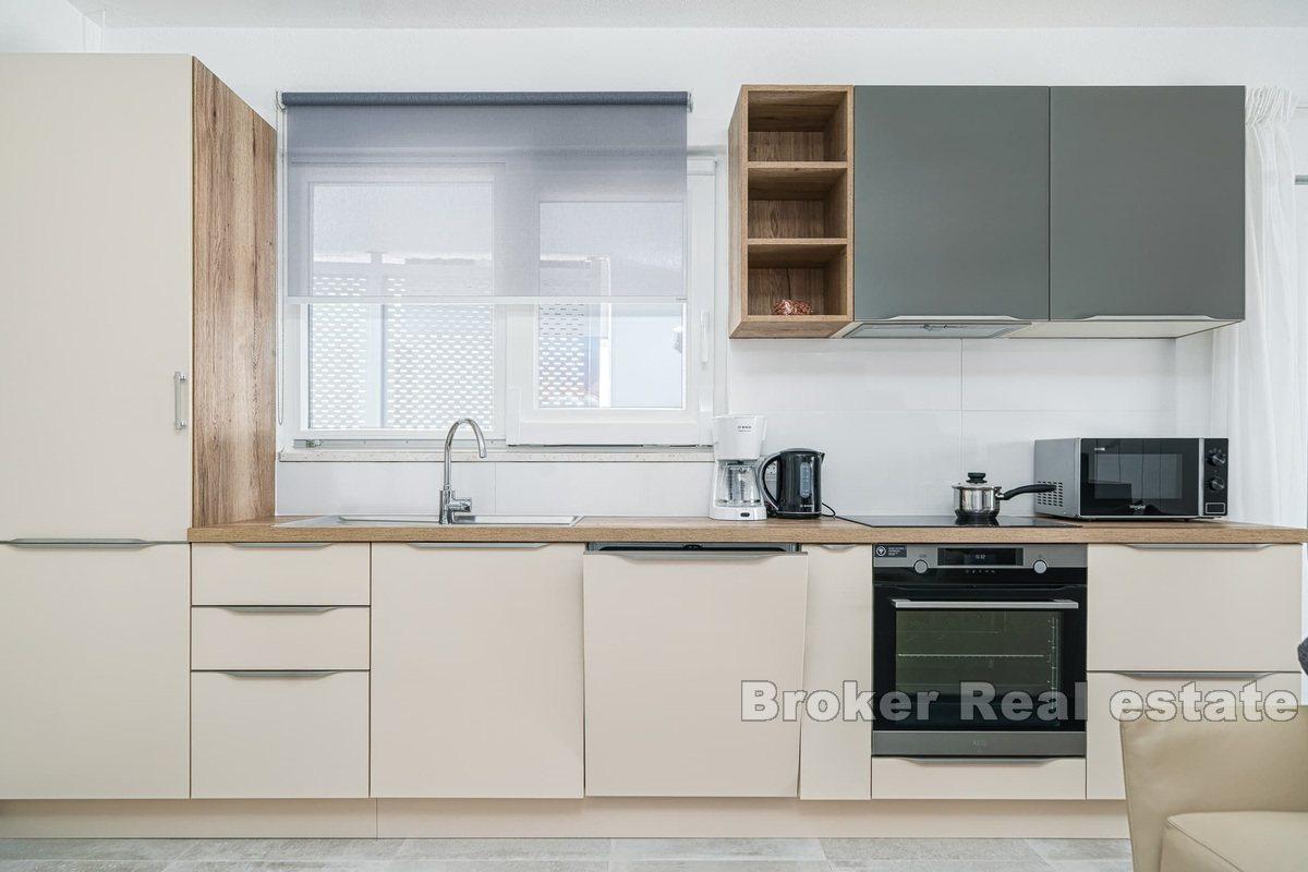 Prekrasna kuća prvi red uz more