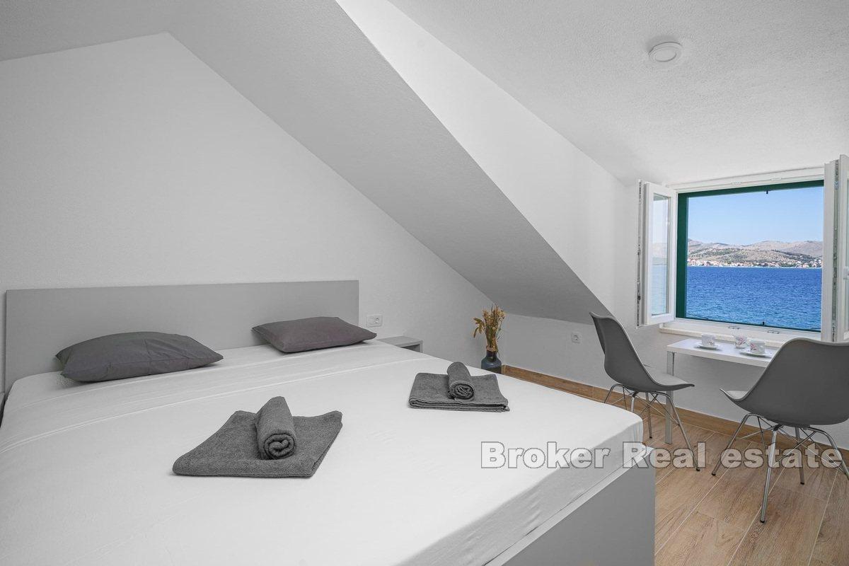 Prekrasna kuća prvi red uz more