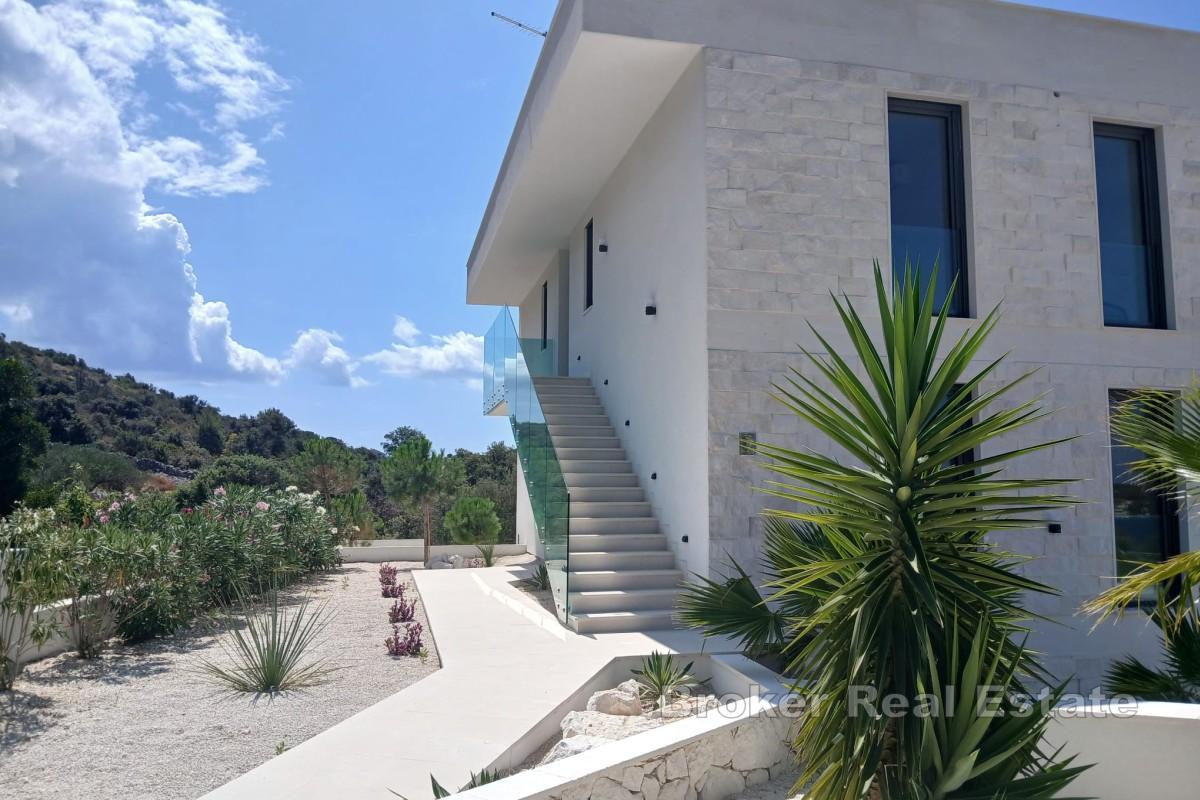 Эксклюзивная новая застройка в тихой бухте