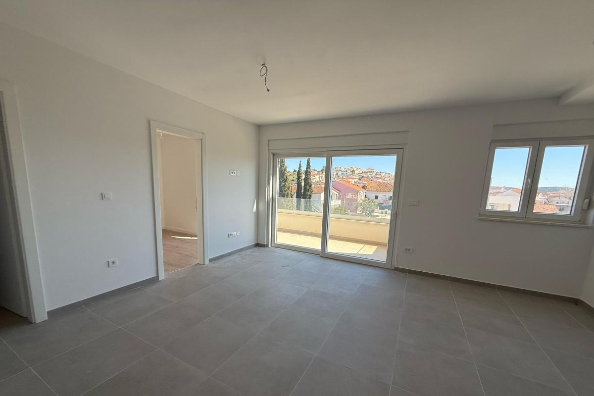 Zwei-Schlafzimmer-Wohnung in einem Neubau mit Parkplatz