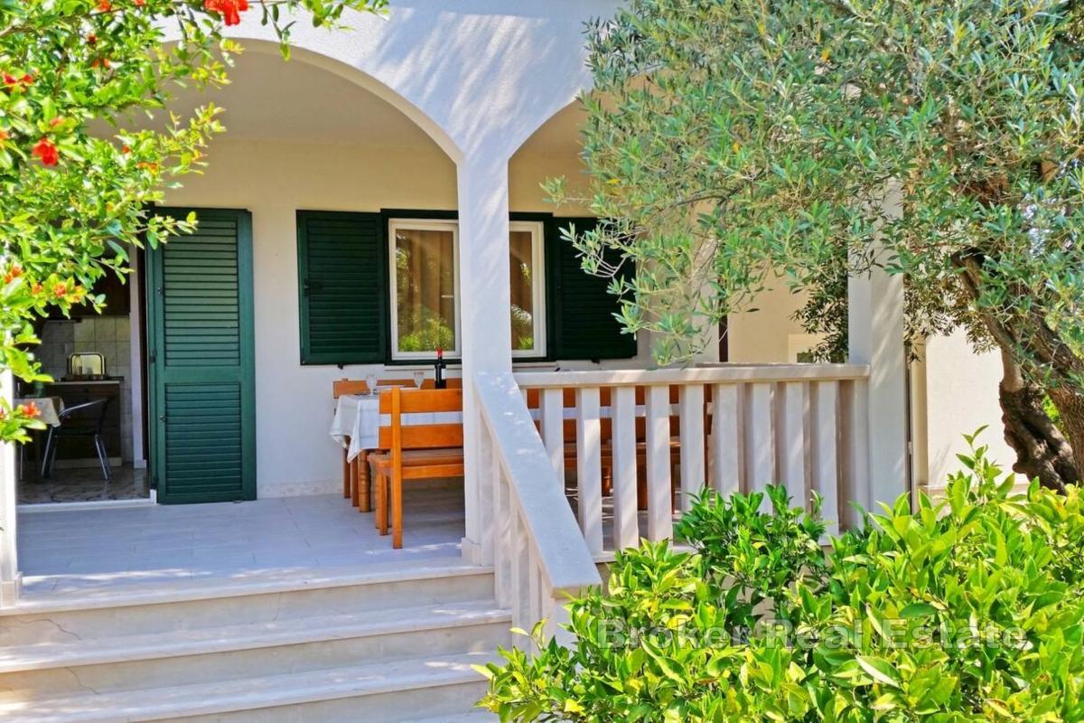 Casa indipendente con giardino mediterraneo