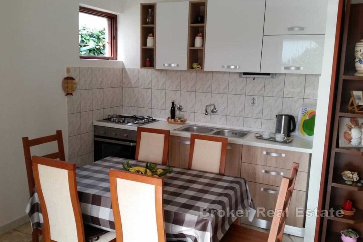 Samostojeća kuća s mediteranskom okućnicom