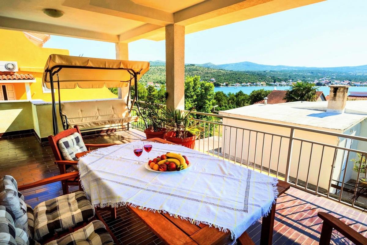 001-2044-48-rogoznica-house-near-the-beach-for-sale