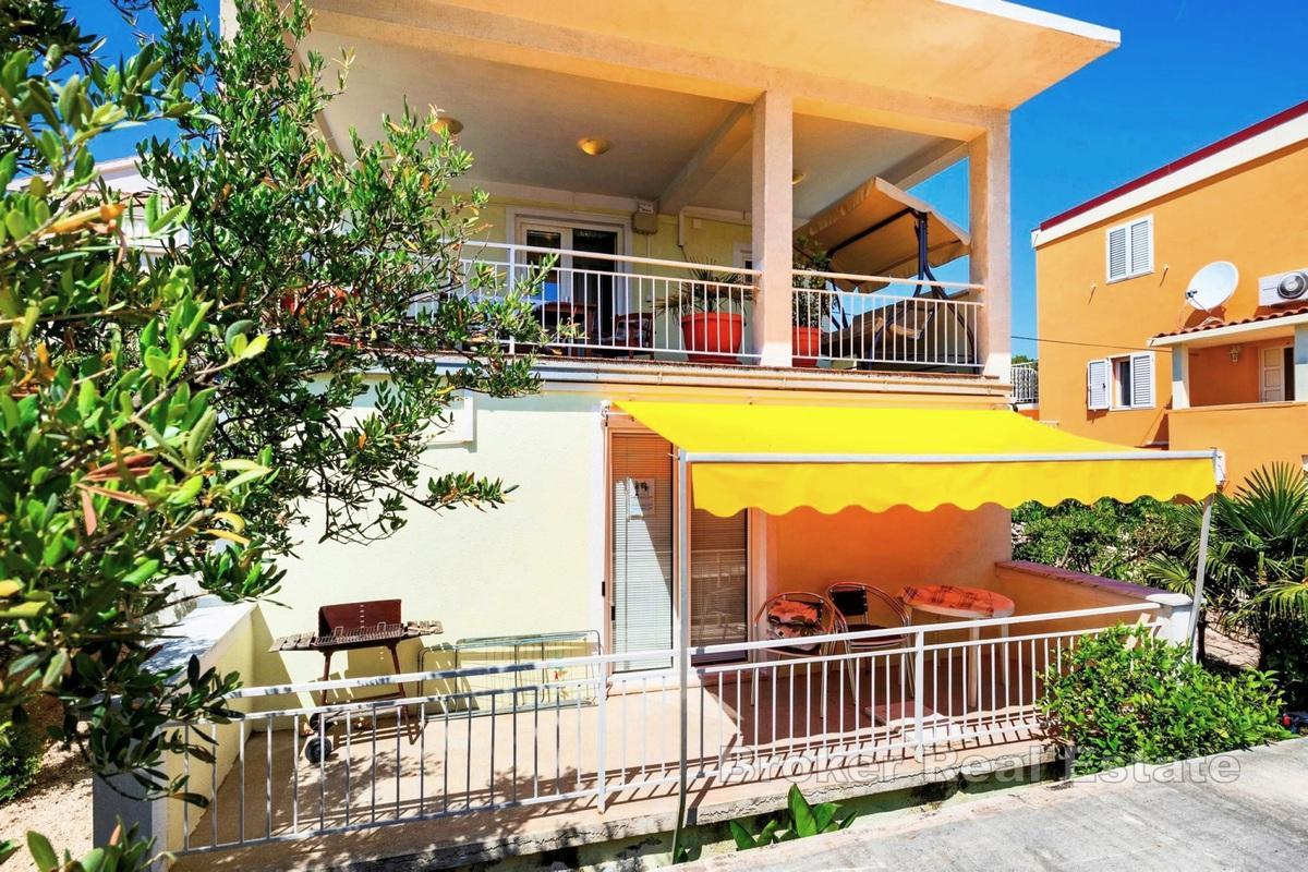 Samostojeća kuća u blizini plaže s pogledom na more