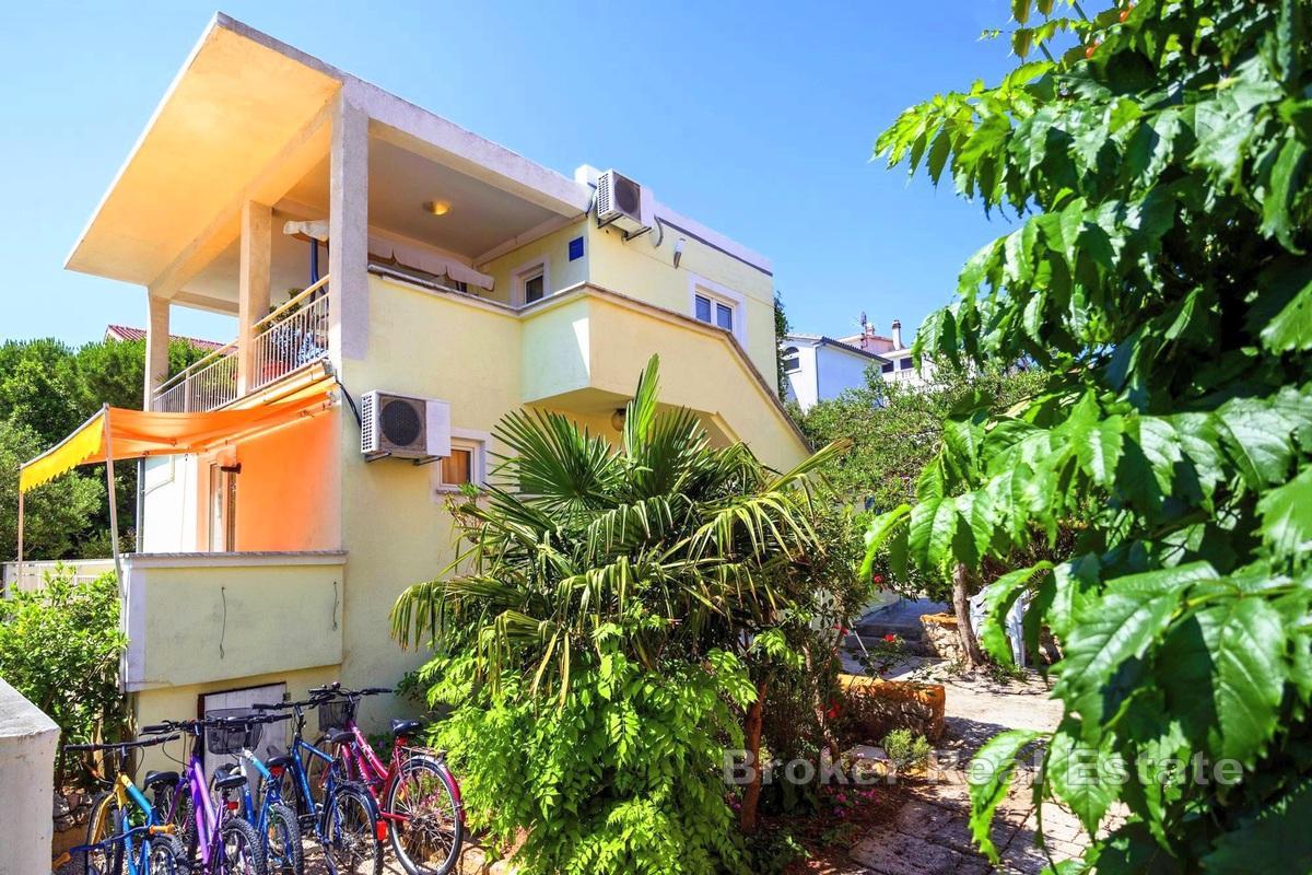 Dom wolnostojący blisko plaży z widokiem na morze