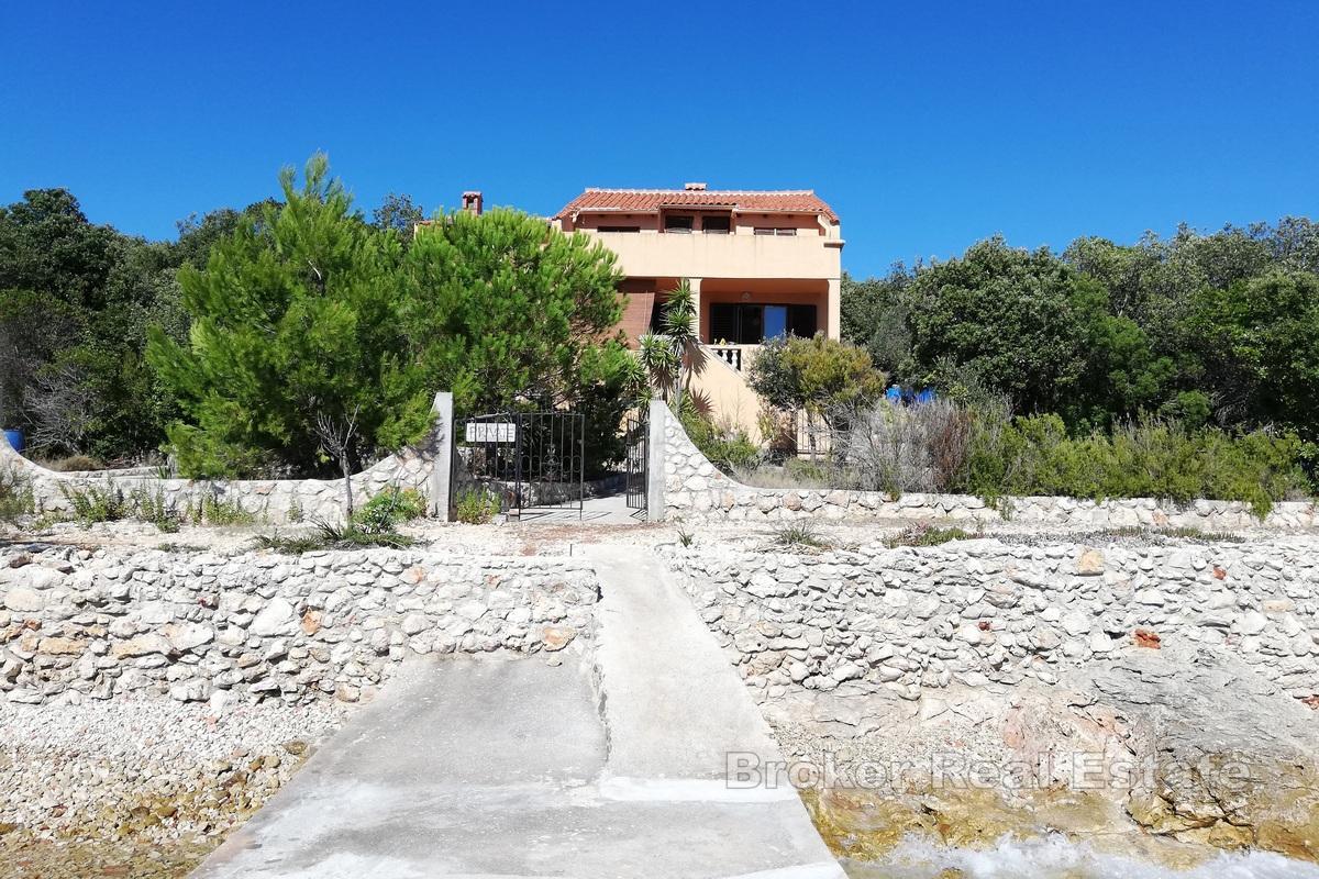 Casa indipendente sulla piccola isola di Rivanj, prima fila al mare