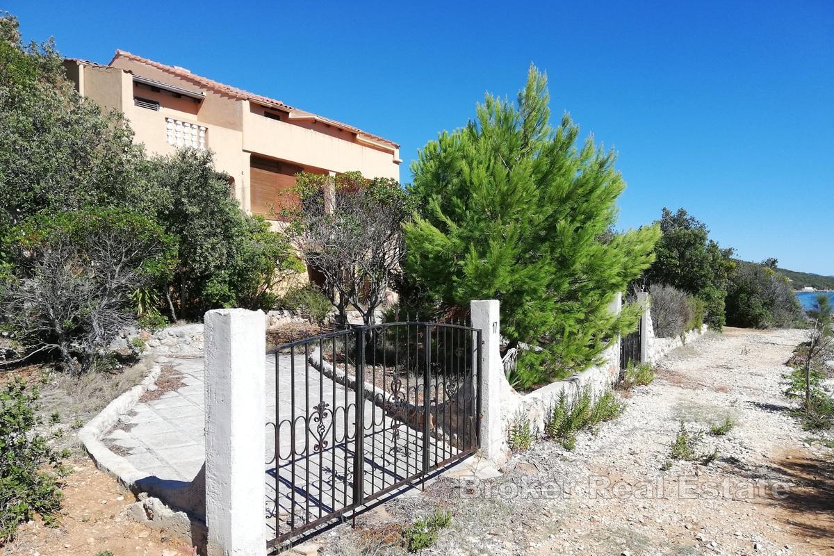 Casa indipendente sulla piccola isola di Rivanj, prima fila al mare