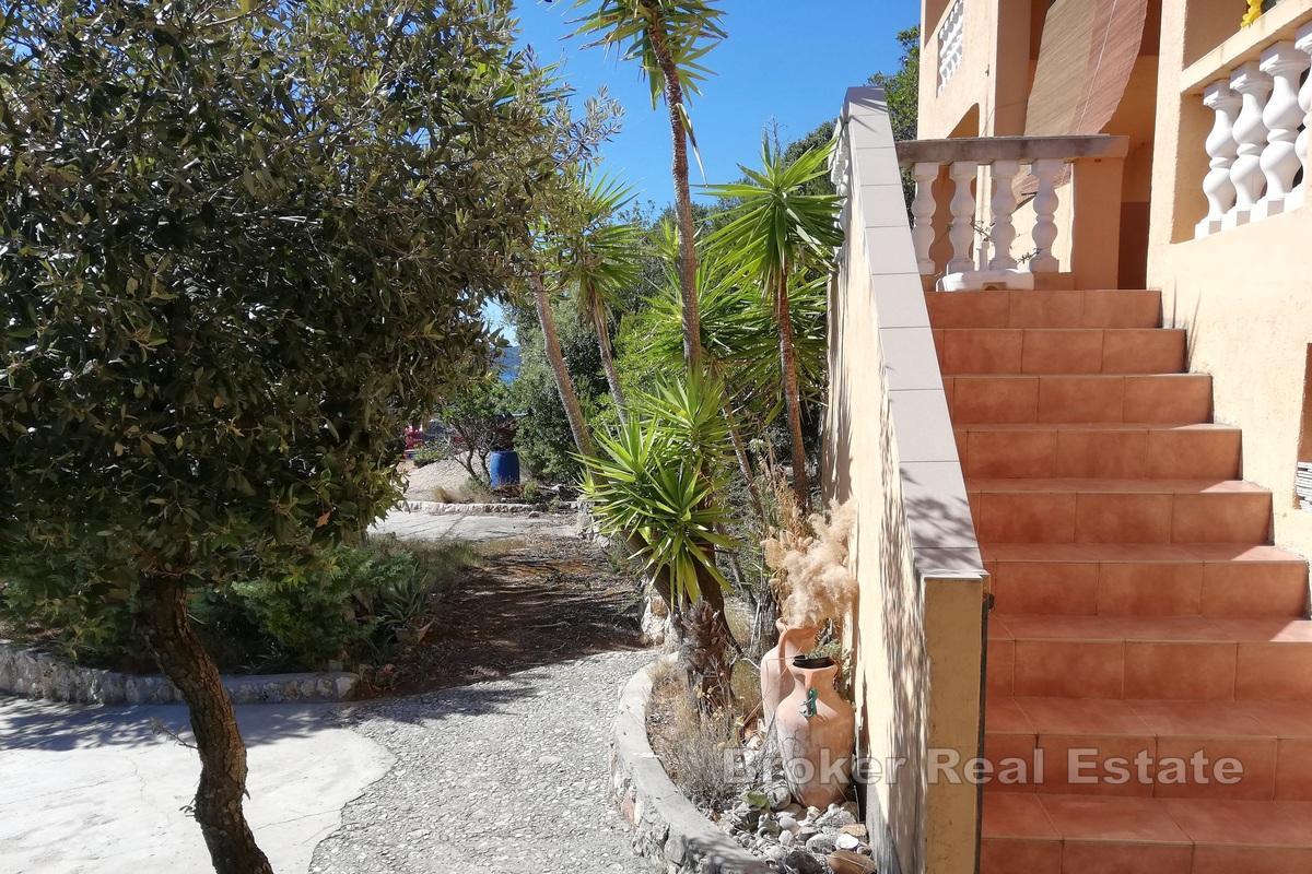 Casa indipendente sulla piccola isola di Rivanj, prima fila al mare